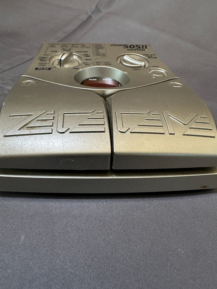 Zoom 505II Guitar Multi‑Effects Processor Pedal – Classic Amp Modeling & Effects