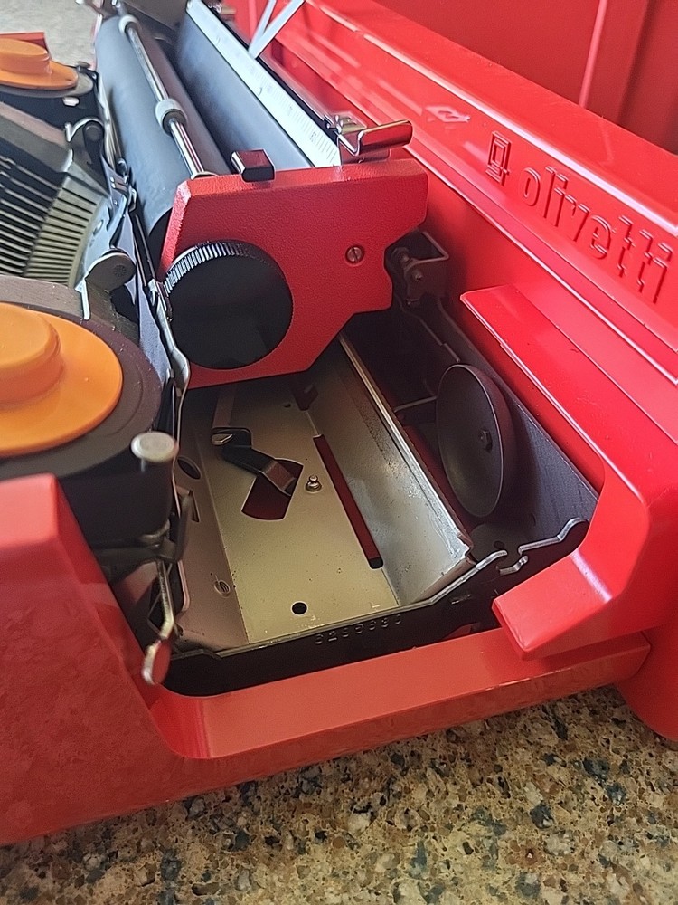 Olivetti Red Valentine S Red Manual Typewriter Nice Working Condition Read