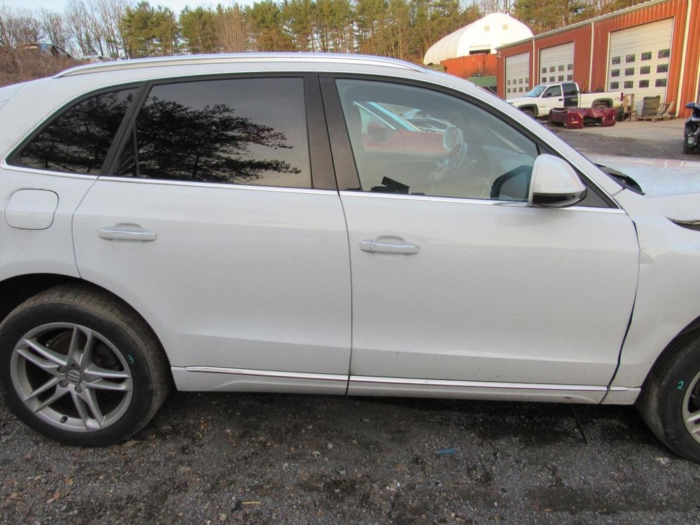 Q5 2017 Glove Box 1102002