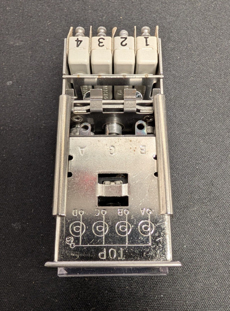 Master Specialties Twist-Lite 10HA1C1F2J3N1R1 White Indicator Light/Pushbutton