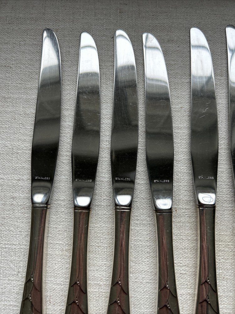 Oneida Community Lady Hamilton 8 Dinner Knives 9 3/8"