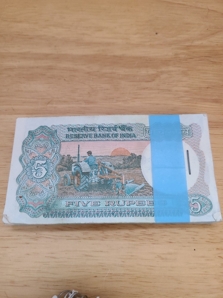 REPUBLIC INDIA 5 RUPEES Solid Fancy UNC Note (09T...) Signed by C. Rangrajan