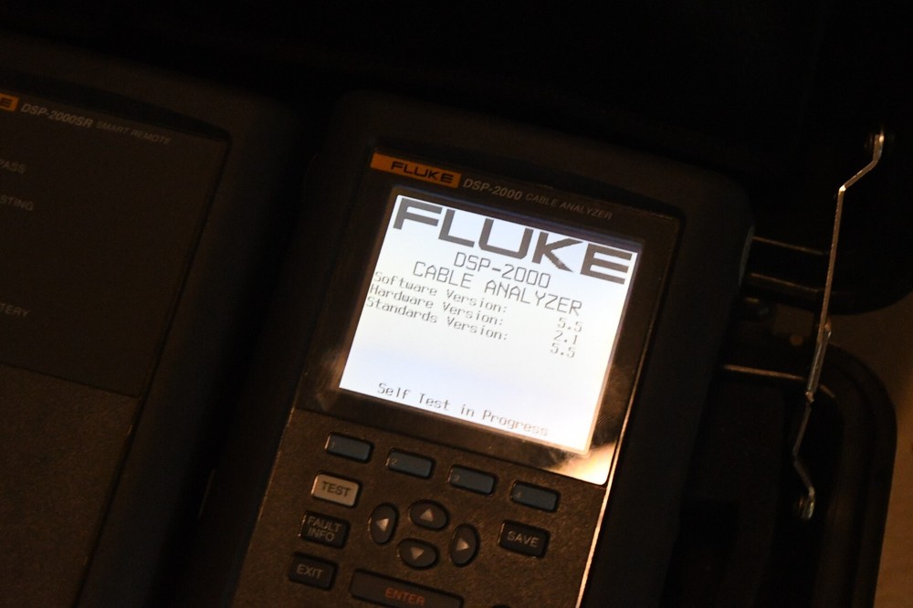 Fluke Networks DSP-2000 DSP2000 SR Cat5 LAN Cable Analyzer Tester Certifier 515A