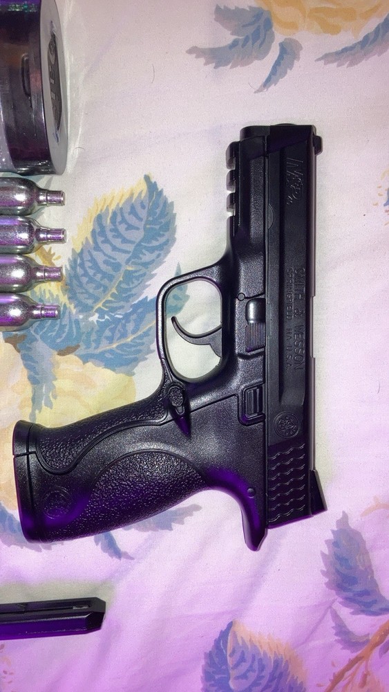 BB gun co2 powered bb pistol Smith & Wessoncal. 177 (4.5mm)