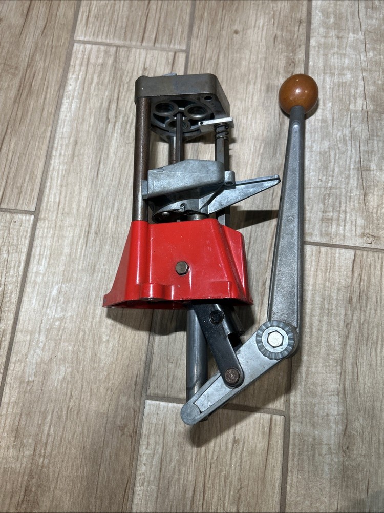 Lee Pro 1000 Progressive Reloading Press  3 Hole Turret
