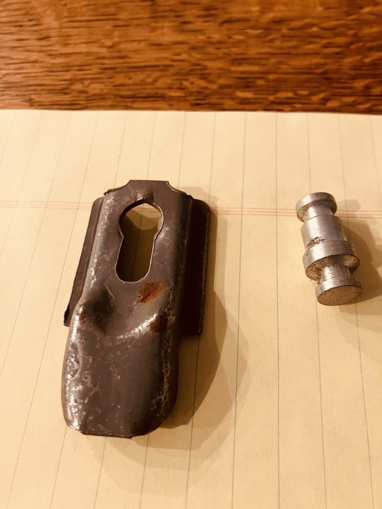 Old Style Lyon Shelf Clip