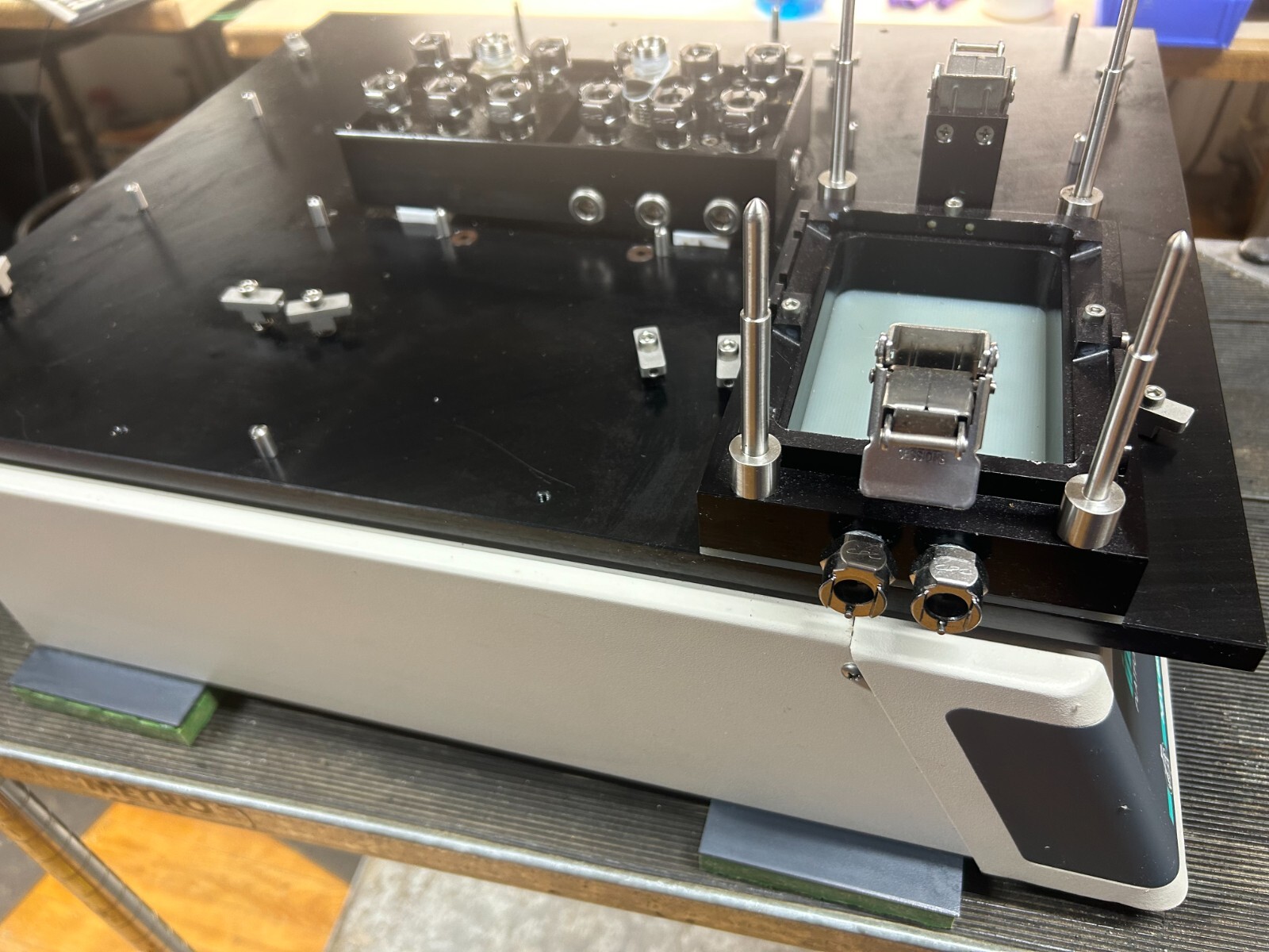 New Brunswick Innova 2100 Platform Shaker M1194-2000