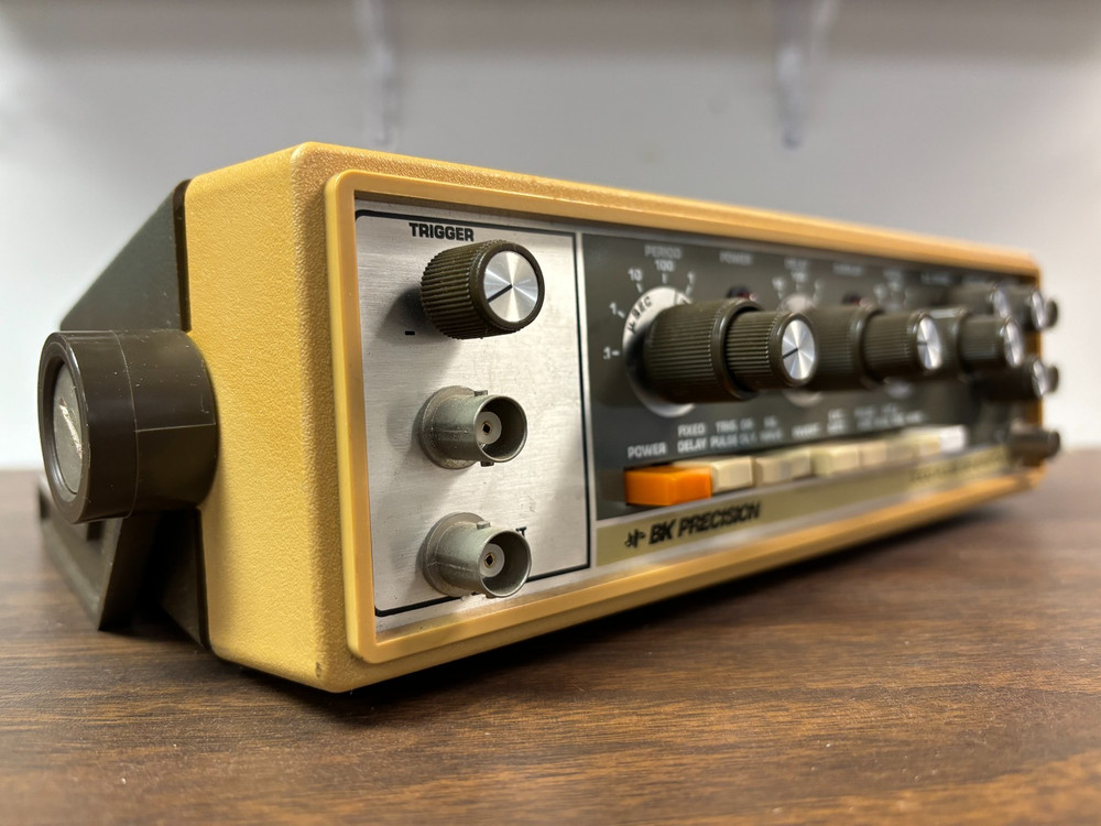 B&K Precision 3300 Pulse Generator