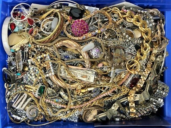 3 Pounds Unsorted Huge Lot VTG Jewelry Vintage New Junk & Wear Resell Tangled In