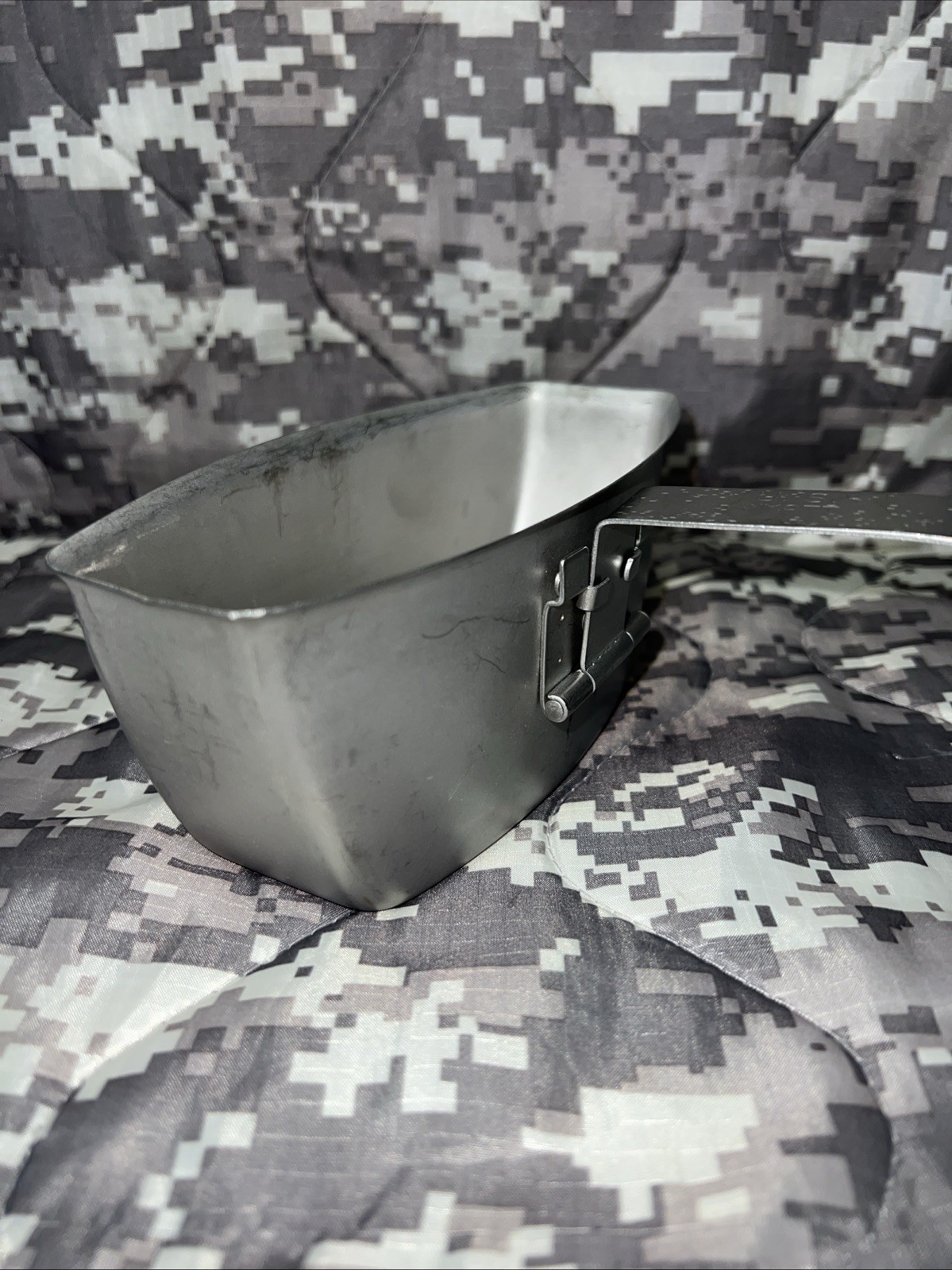 G.I. Army US Military Surplus Arctic Canteen Cup Built In Handle WYOTT NICE A-19