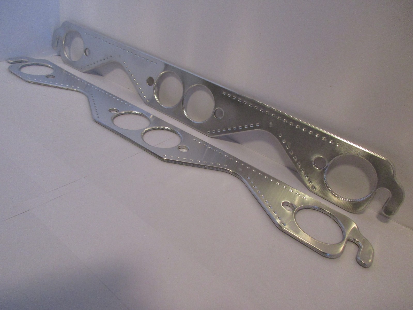 SMALL BLOCK CHEVY ALUMINUM ROUND PORT HEADER EXHAUST GASKETS REUSABLE sbc #4142