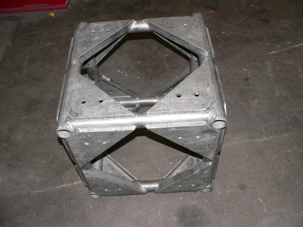 TOMCAT BOX TRUSS CORNER BLOCK