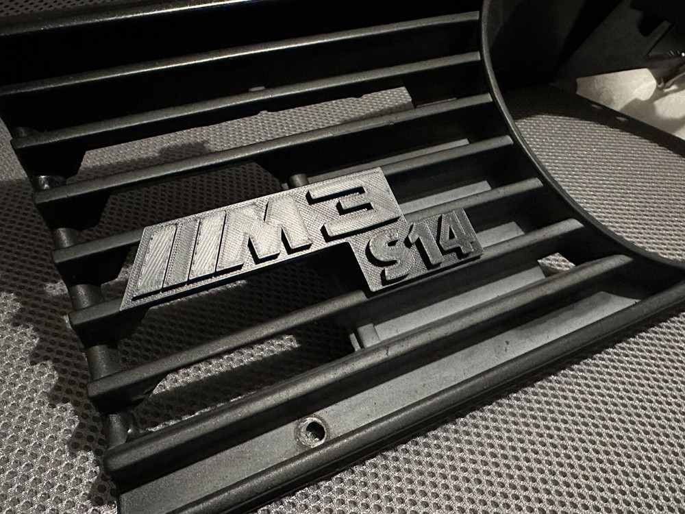 BMW E30 Grill Emblem (S14)