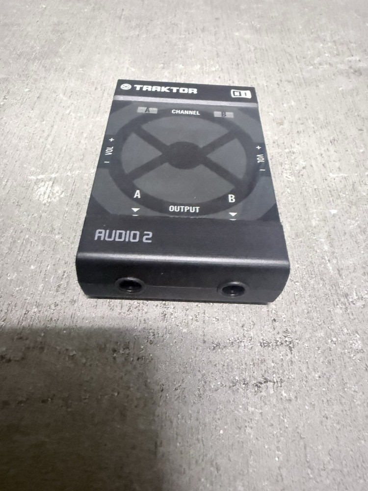 Native Instruments Traktor Audio Pro 2-Channel DJ Audio Interface