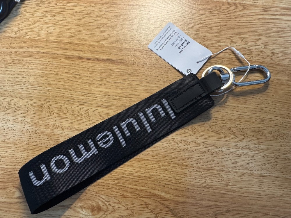 Lululemon Never Lost Keychain Black/Gray