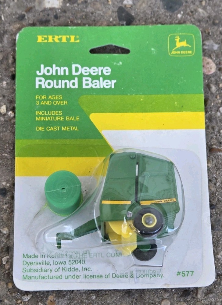 1/64 John Deere Round Baler #577