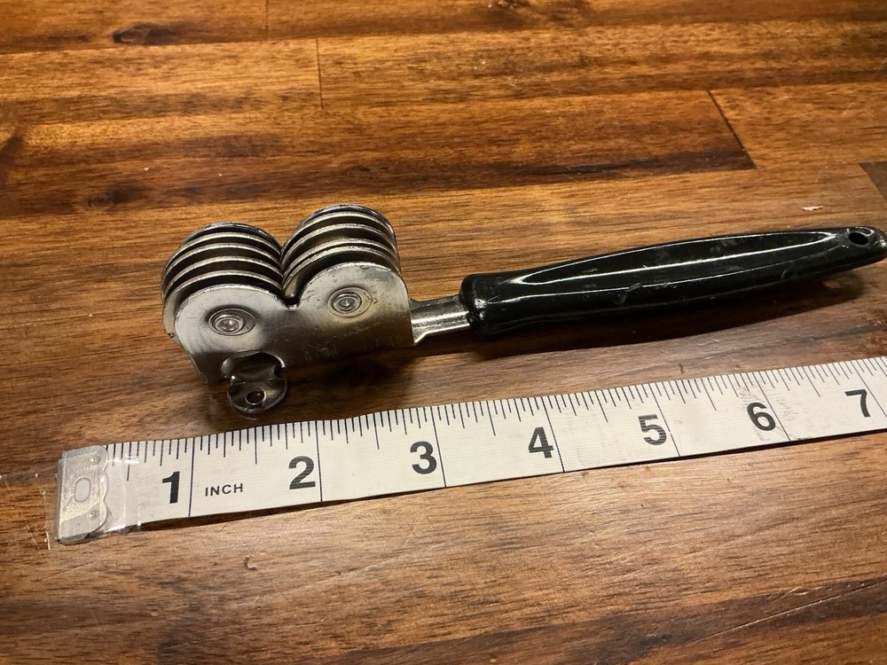 VINTAGE EKCO PULL-THROUGH KNIFE SHARPENER BLACK PLASTIC HANDLE