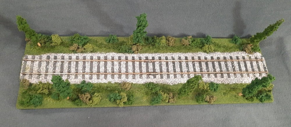 O SCALE 24" SINGLE TRACK DIORAMA TRAIN DISPLAY -"SUMMER SCENE"