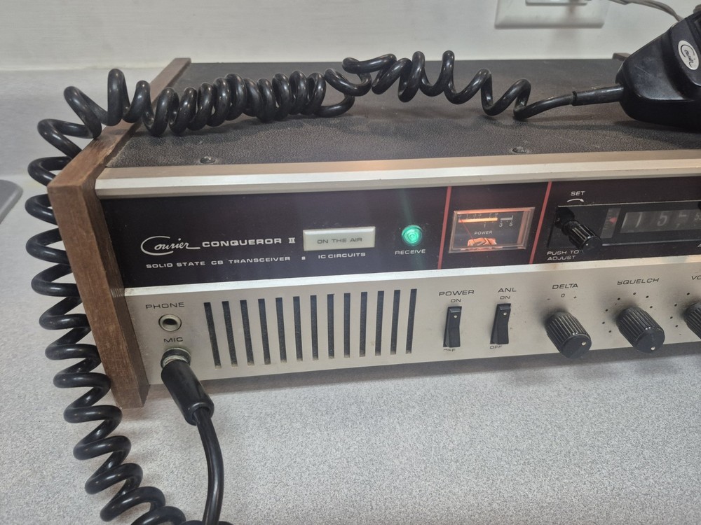 Courier Conqueror II CB Solid State Transceiver TESTED