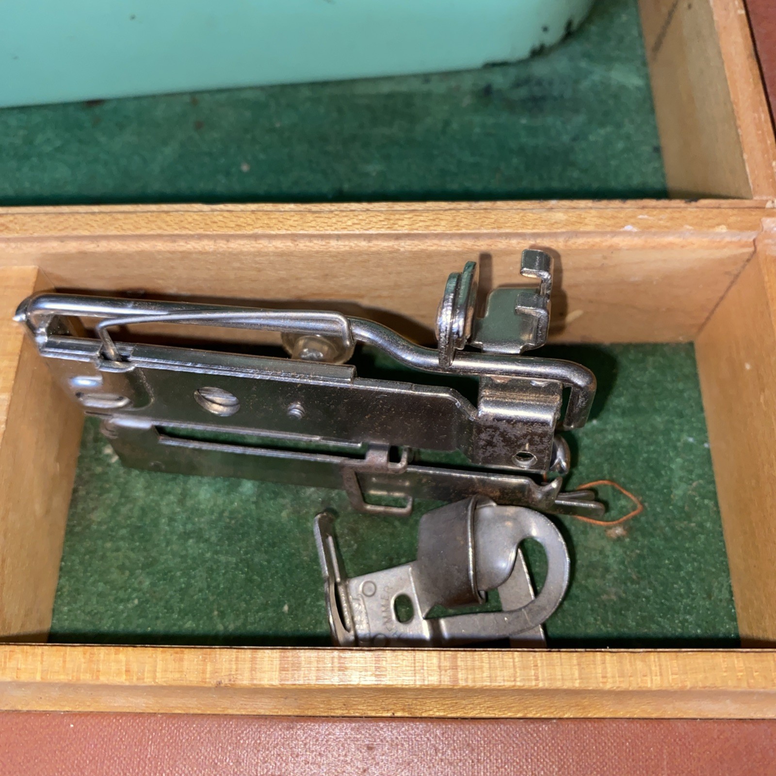 Rare 1950's Micro Bell Portable Sewing machine Case No Cord Green Model MB