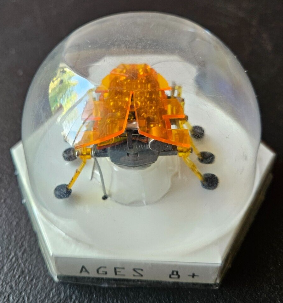 HEXBUG ALPHA. HEX BUG, MICRO ROBOTIC CREATURE. 2007 INNOVATION FIRST. RADIOSHACK