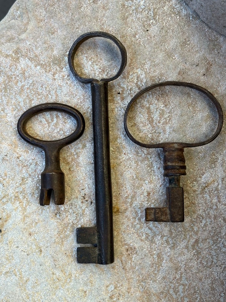 3 Antique Skeleton Keys