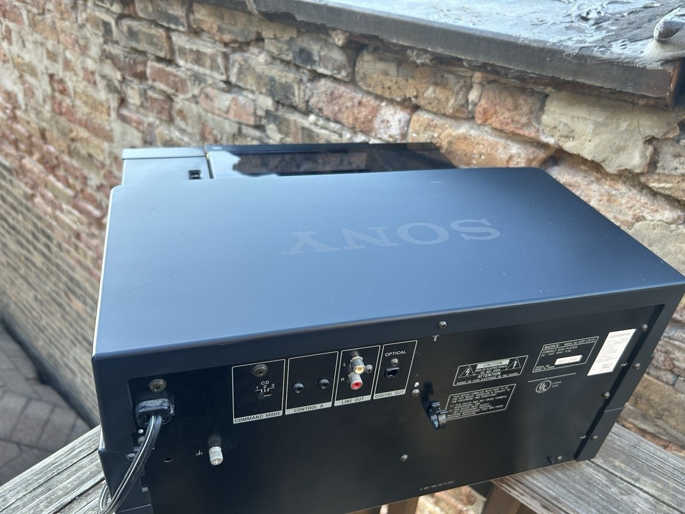 Sony 100 Disc CD Player Automatic Loading System CDP-CX151 Works Good. No Remote