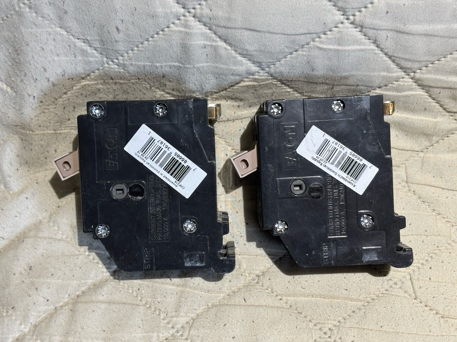 LOT OF 2 NEW EATON CHF215 CIRCUIT BREAKER 15 AMP 120/240V 2-POLE SHIPS FREE READ