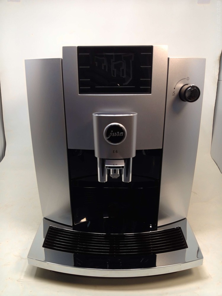 Jura E6 Superautomatic Espresso Machine (Platinum) - Used