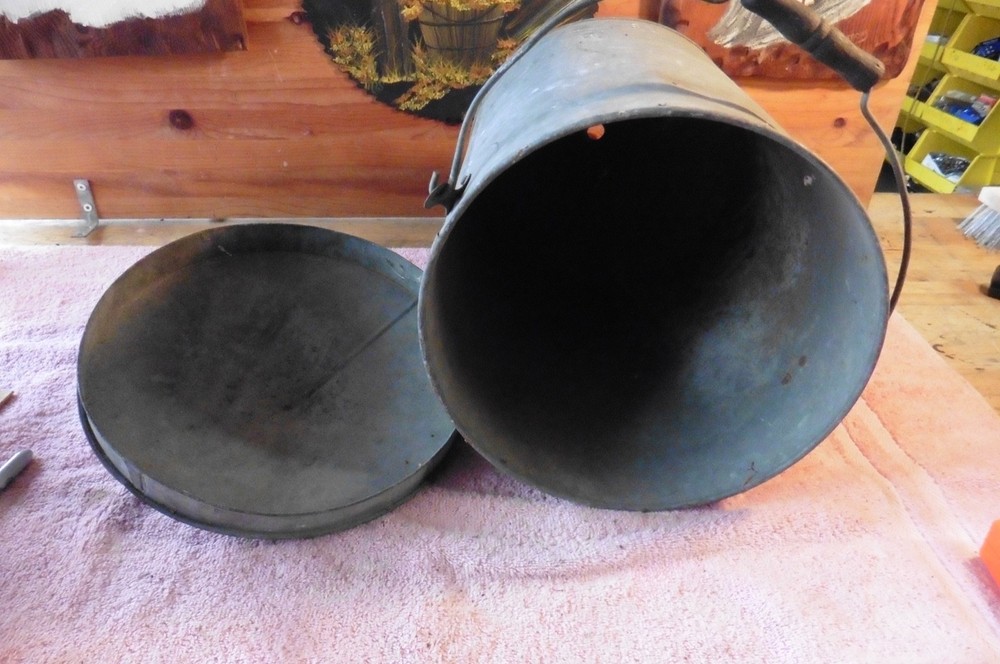 Galvanized Steel Poultry Feeder Seeder? Hand Held Gravity Fed Cone Shaped Bottom