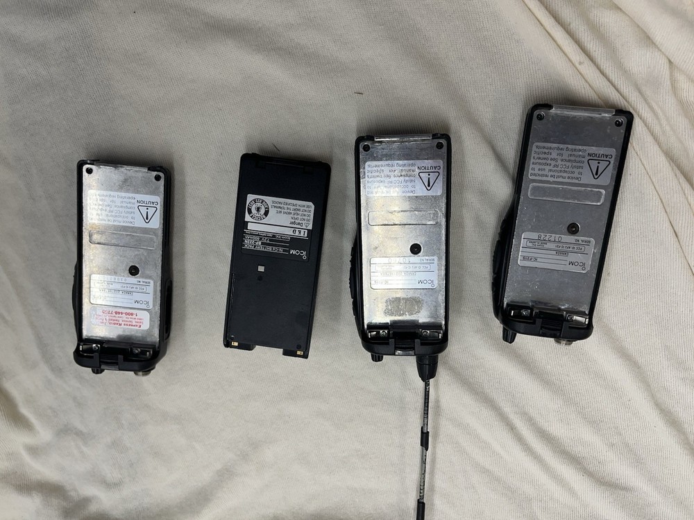 3 Icom F21s