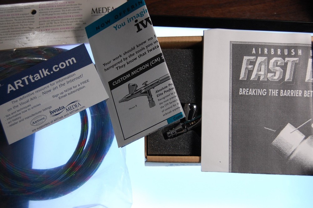 Iwata HP-BS Eclipse Airbrush - Small Gravity Feed + Air Hose - Silver