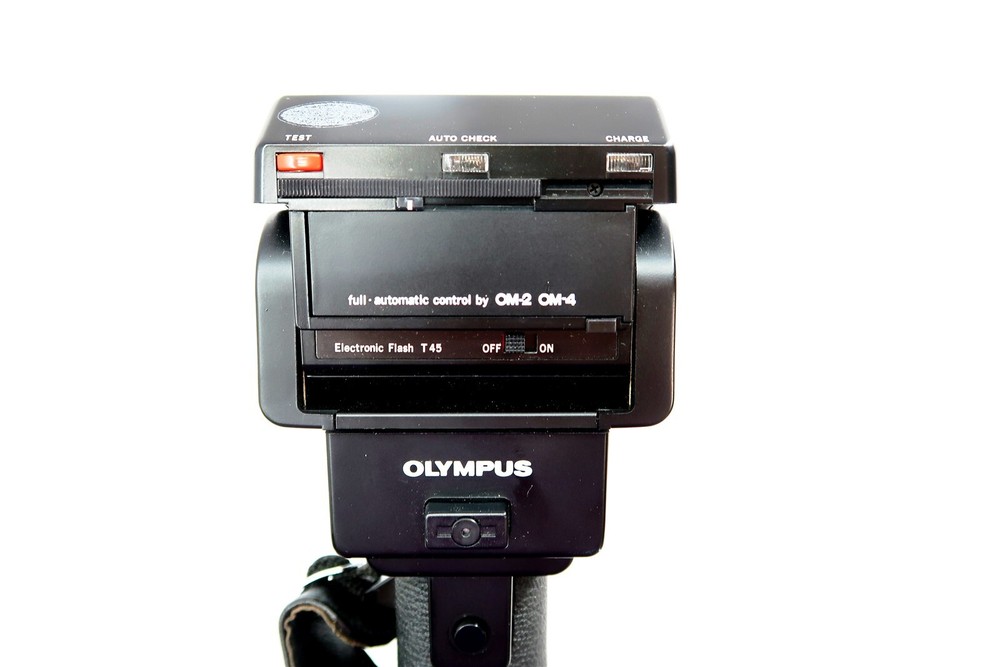 OLYMPUS T45 Electronic Flash With Bracket Grip Handle ~ Untested NO CHARGER
