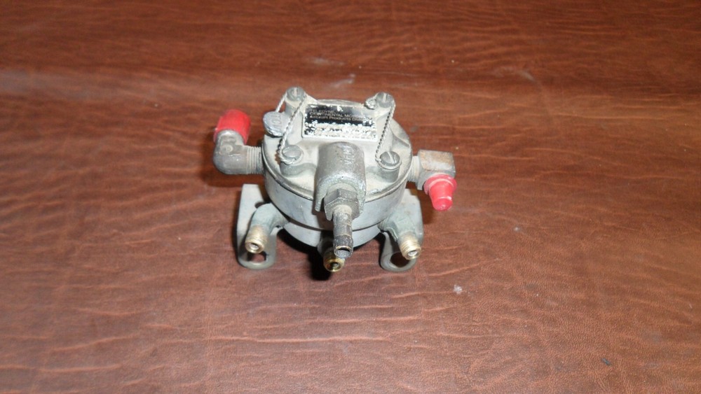 CONTINENTAL AIRCRAFT ENGINE FUEL FLOW DIVIDER