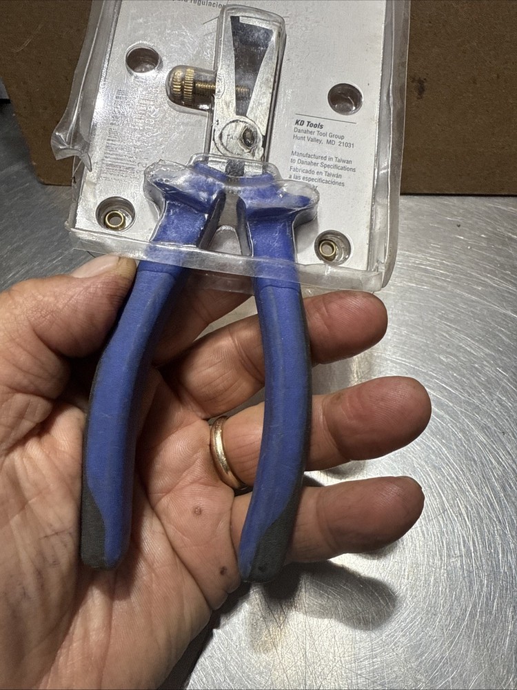 KD 61075 Wire Stripper
