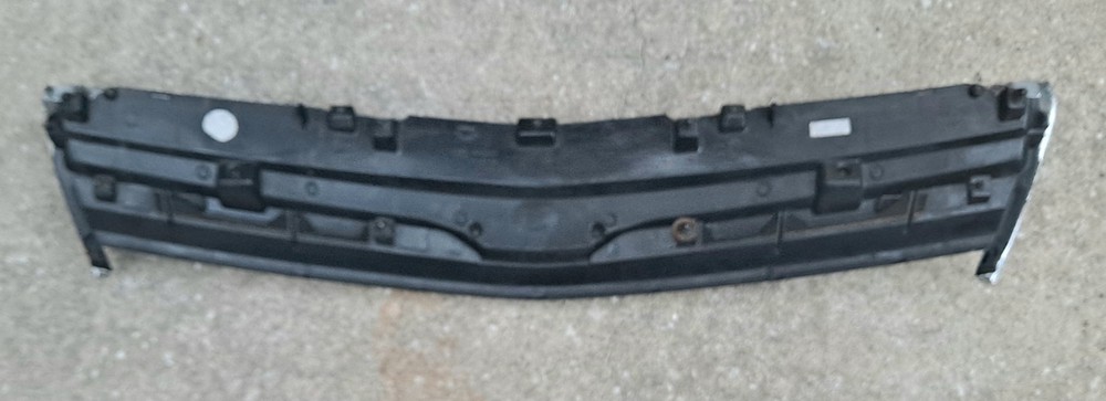 2008-2010 Saturn Vue Front Upper Grille Chrome w/ Emblem 2009