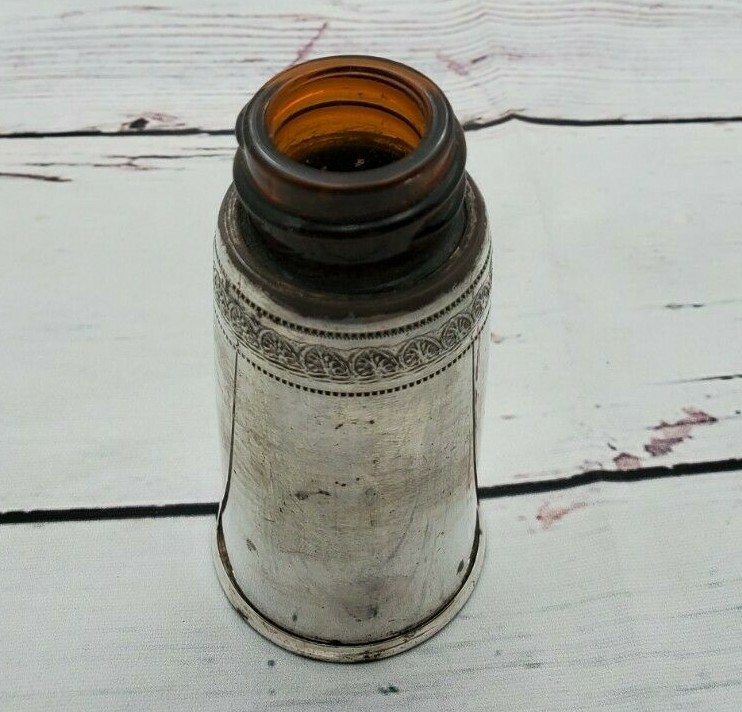 900 Silver salt shaker with glass liner