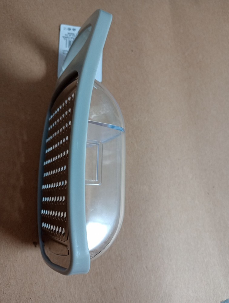7 Inches Stainless Steel Grater With Plastic Container