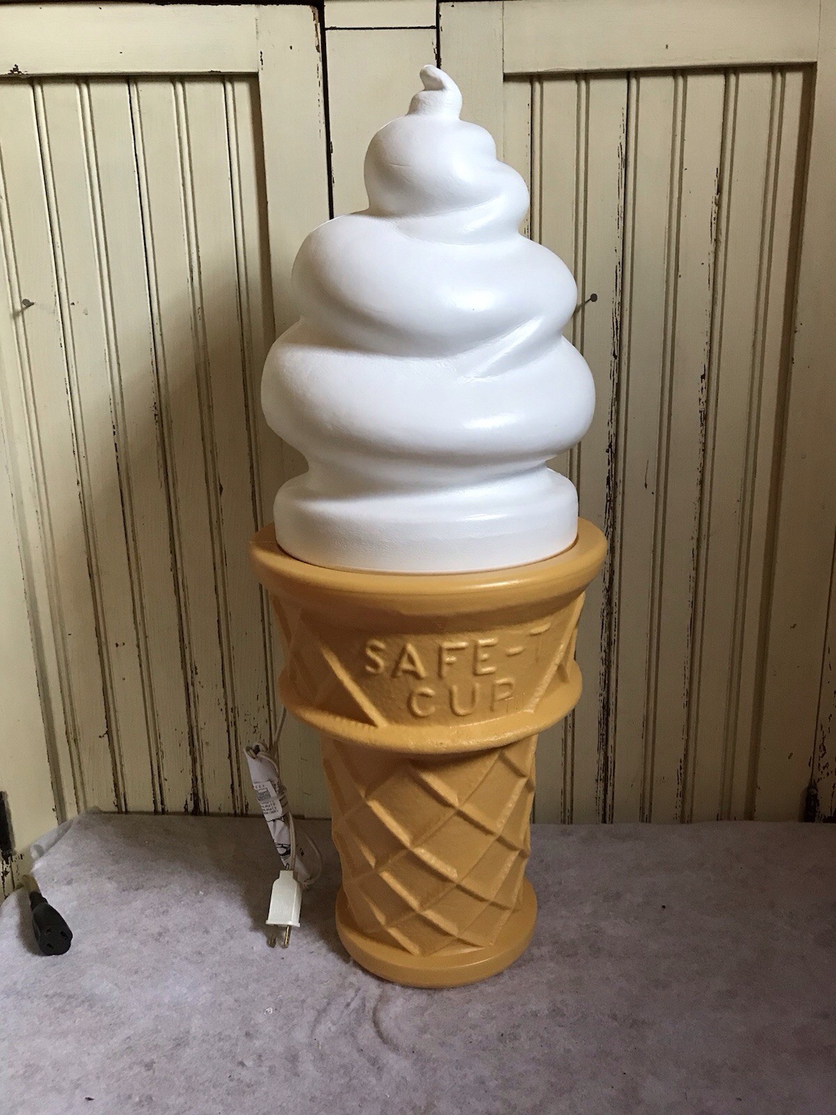 Blow Mold Giant Plastic Ice Cream Cone Display Vanilla Swirl Safe T Cup LIGHTED