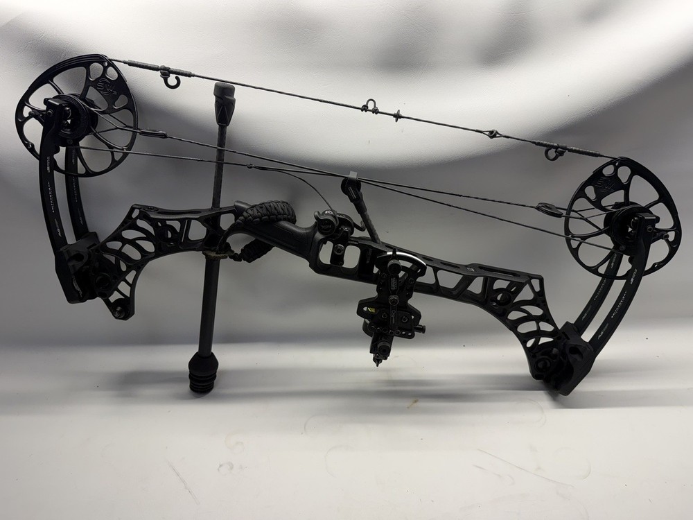 MATHEWS V3 COMPOUND BOW WITH HHA SIGHT