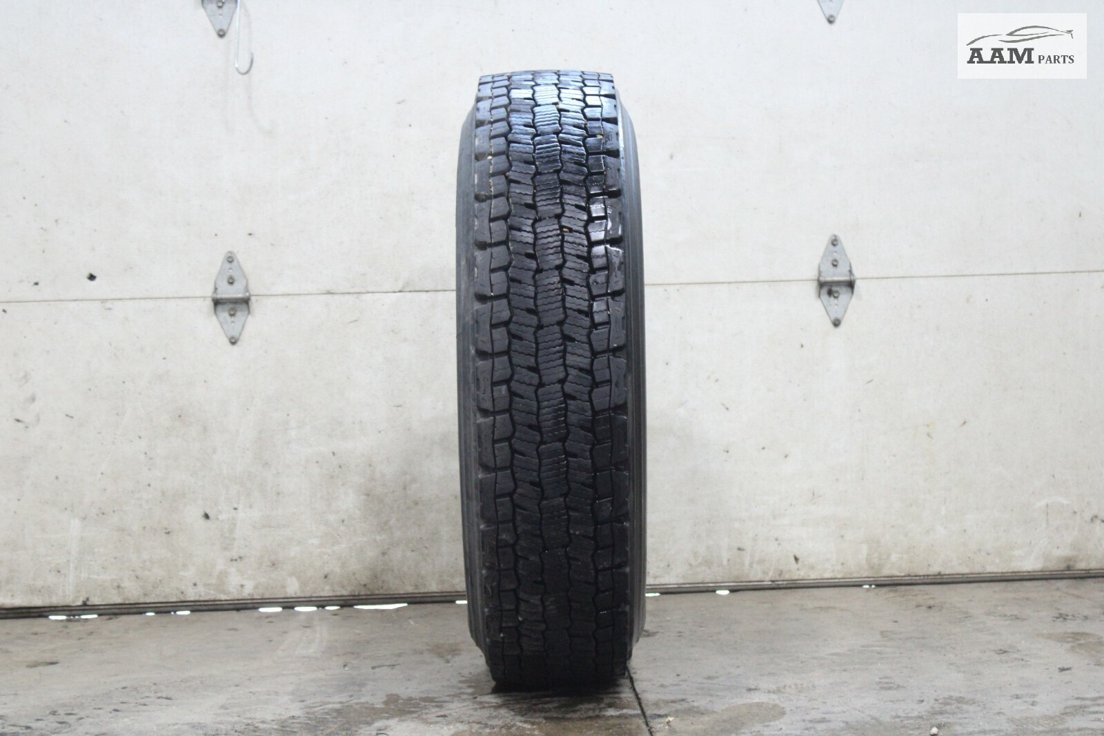 2018-2024 FREIGHTLINER CASCADIA WHEEL TIRE 295/75 R22.5 BRIDGESTONE OEM