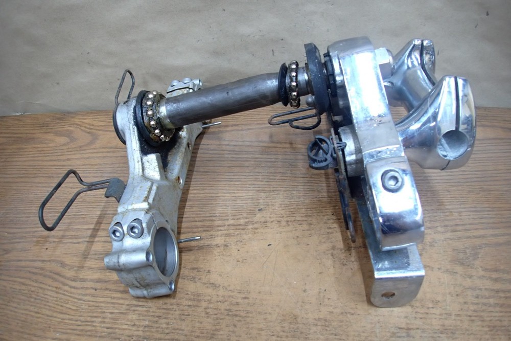 2005 YAMAHA VSTAR XVS1100 STEERING TRIPLE TREE W/ RISERS
