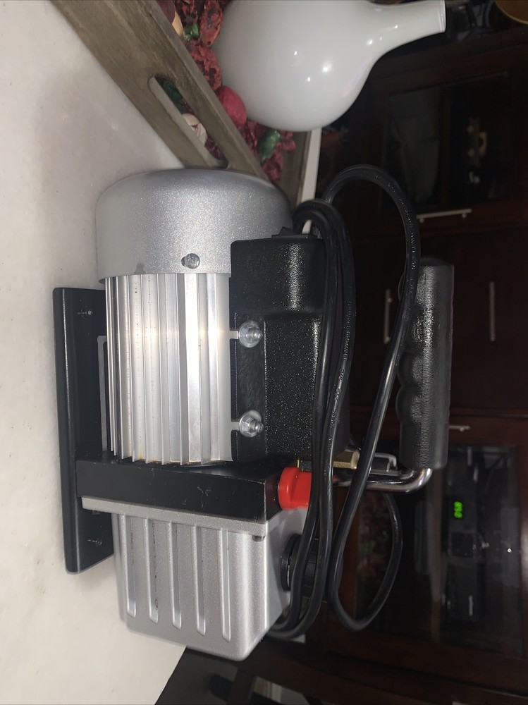 Pittsburgh 2.5 CFM Vacuum Pump ( Refrigeration )