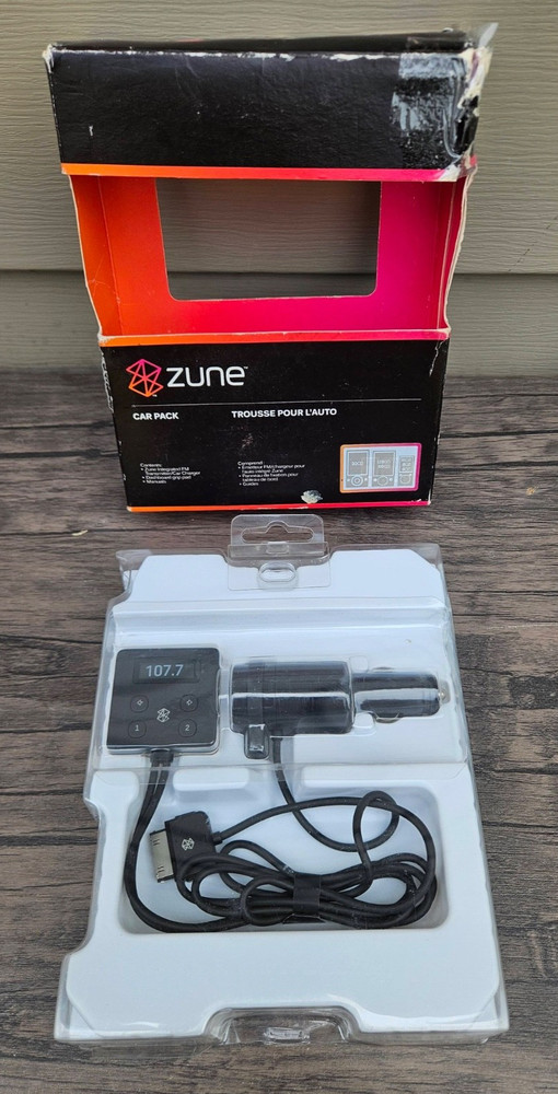Microsoft Zune Car Pack V2 FM Radio Transmitter Charger (DAMAGED PACKAGING) R51