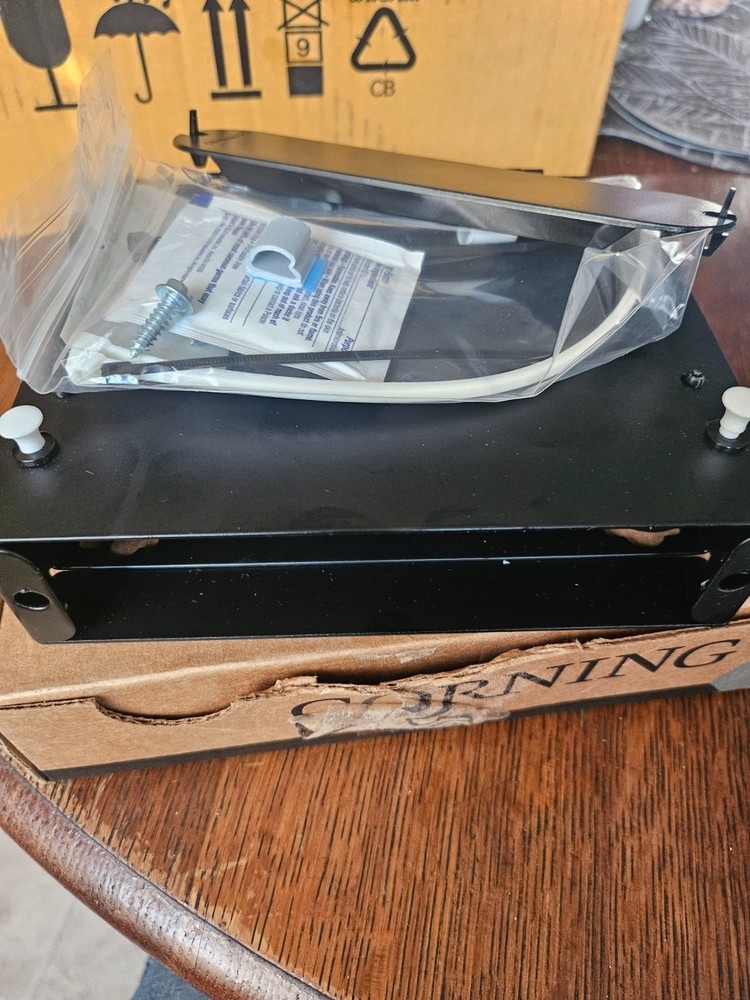 CORNING SPH-01P MOUNTABLE BLACK FIBER BOX