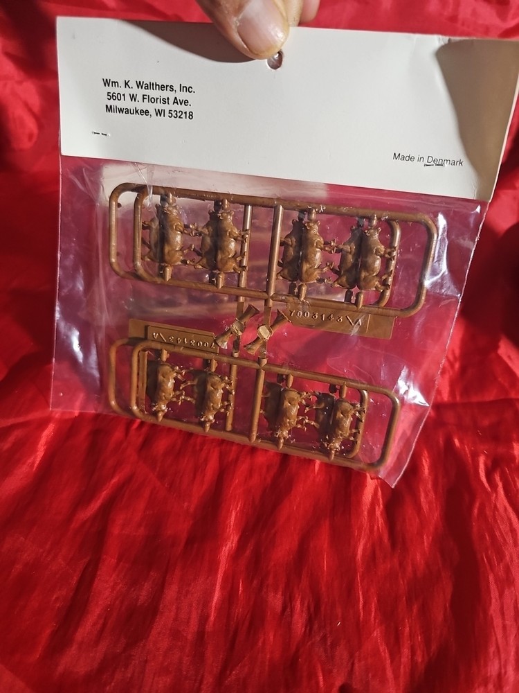 Walthers HO 2 Packages Beef Cattle (16/Pkg) 933-3143. New!