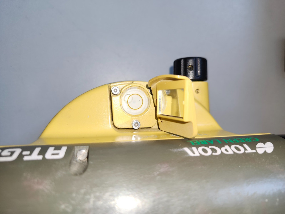 TOPCON AUTO LEVEL AT-G6 GREEN LABEL IN CASE