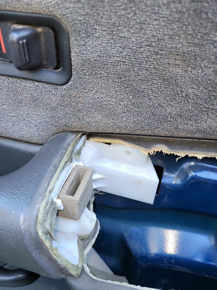 Arm Rest/Switch Panel Clip Repair Passenger front side