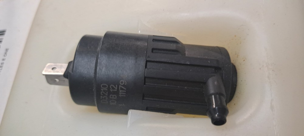 E-one PETERBILT/ FREIGHTLINER WINDSHIELD WASHER PUMP and tank 278028