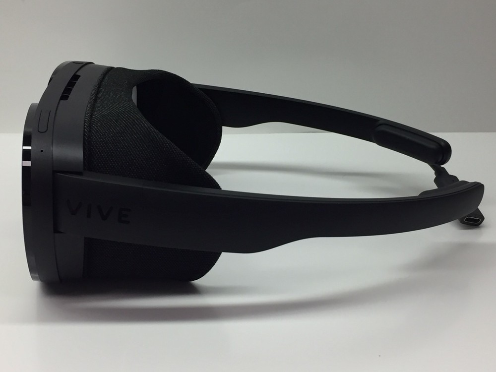 HTC Vive Flow Virtual Reality VR Headset 99HASV002-00